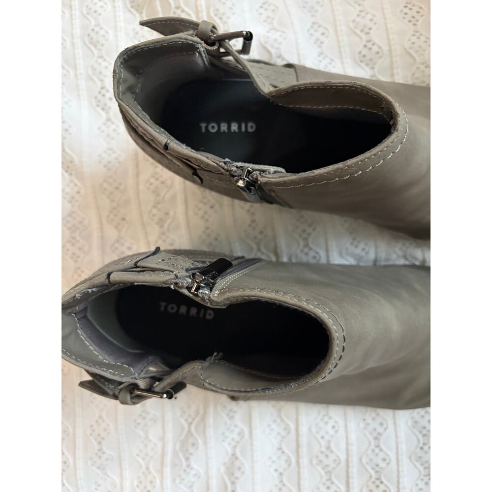 Torrid Gray Ankle Booties Buckle Side Zip Block Heel Wide Width Size 10.5 WW - Picture 3 of 9
